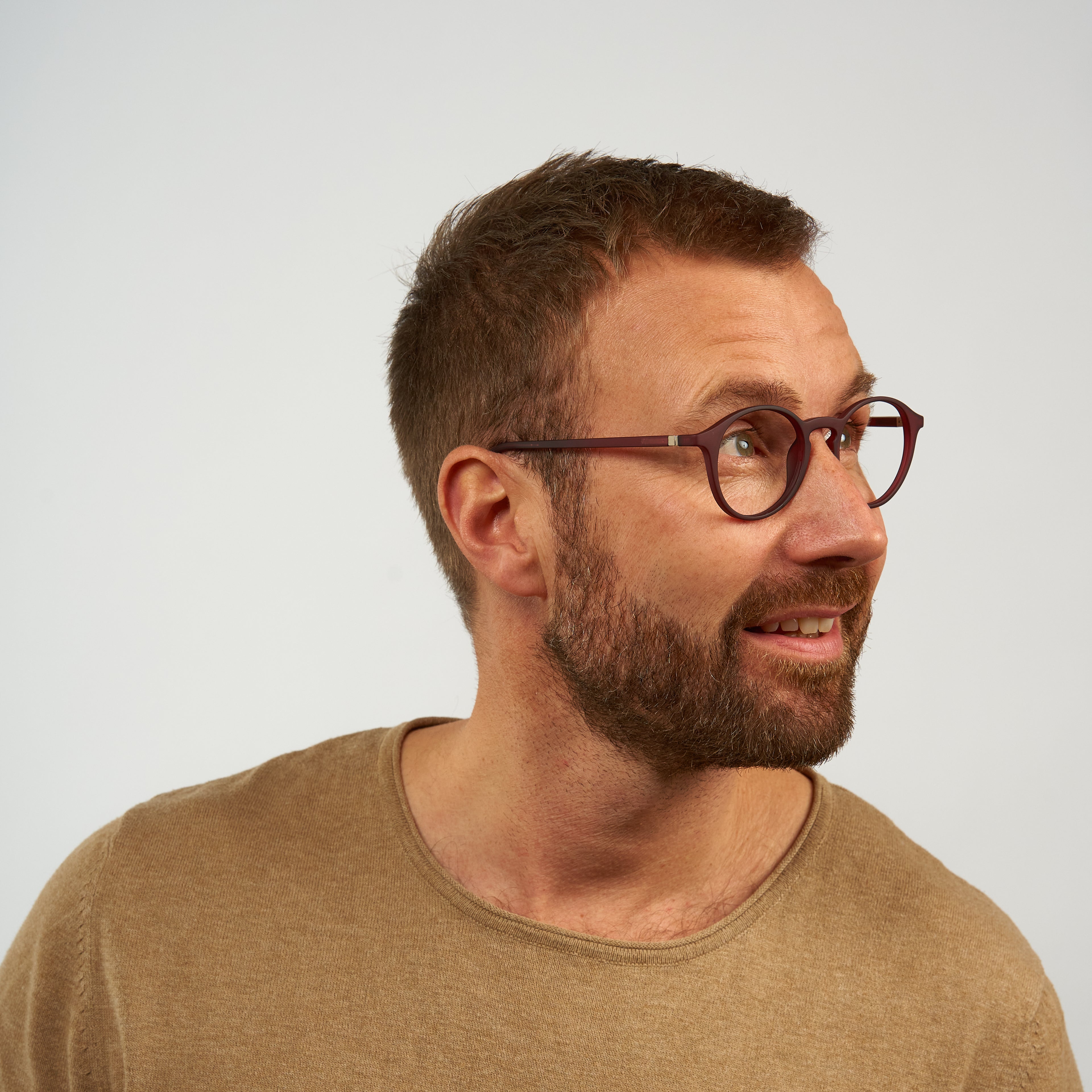 Luxreaders stylish Læsø Red Reading glasses. Made from Rubber in a Round shape.