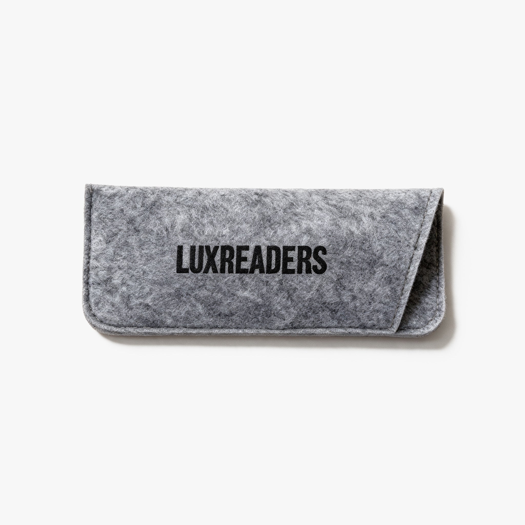 Todas nuestras gafas de lectura en Luxreaders vienen con este estuche de fieltro de alta calidad, sin coste adicional