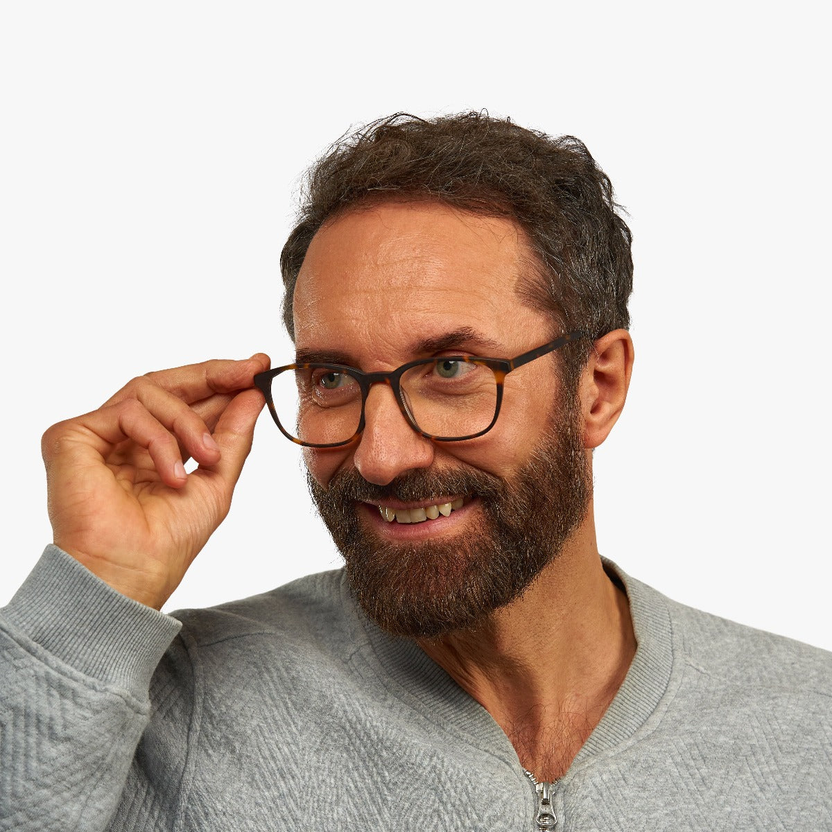 mens-ebeltoft-dark-turtle_blue-light-glasses_male-model-1.jpg?v=1771423737&width=1200