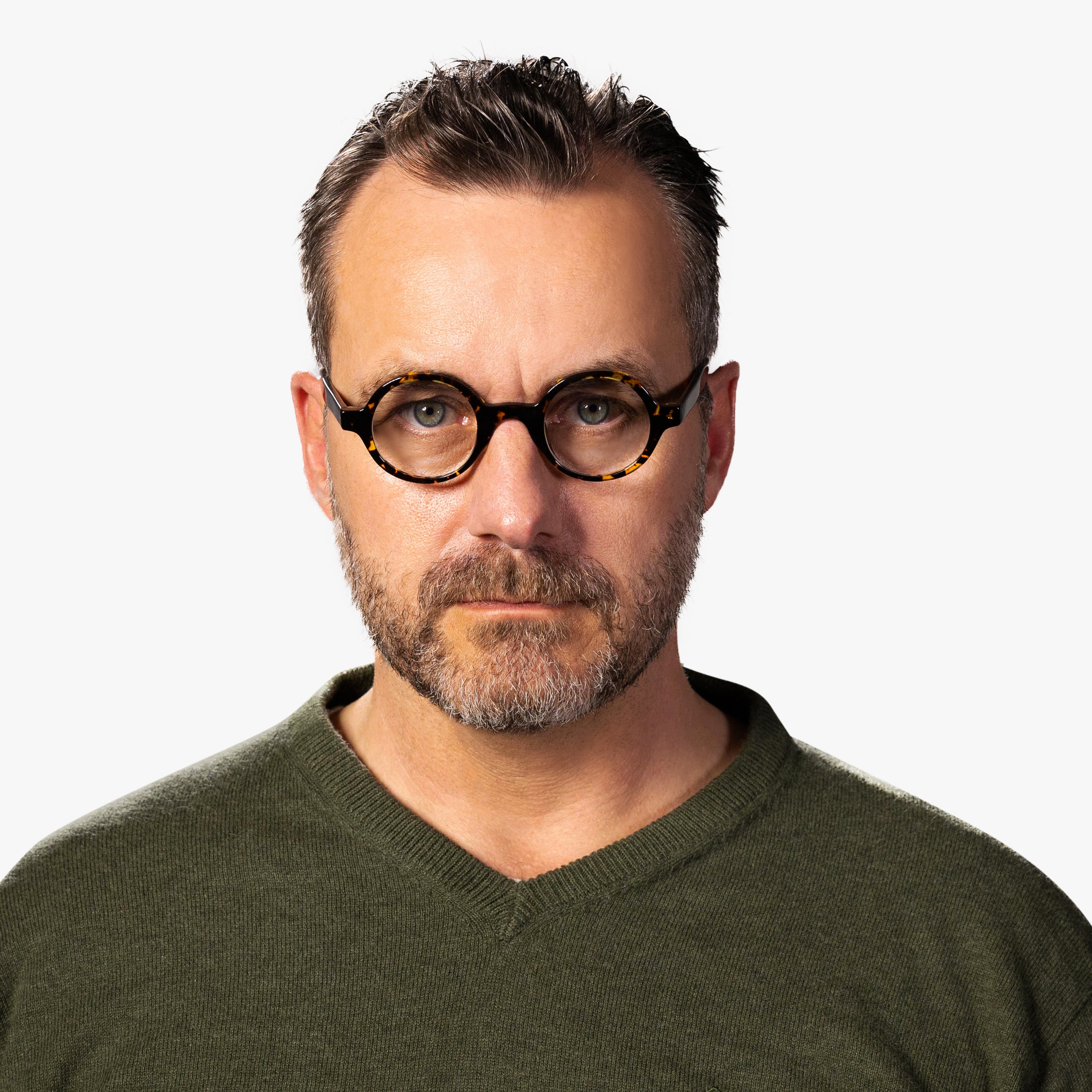 Person wearing Tórshavn Dark Turtle round tortoiseshell glasses