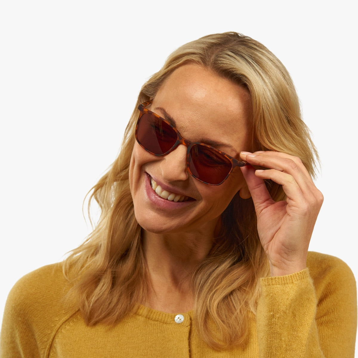 Person wearing Women's Fyn Turtle sunglasses